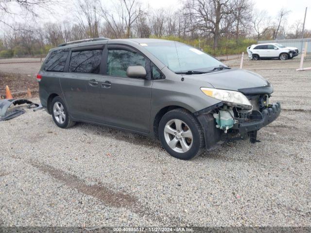  Salvage Toyota Sienna