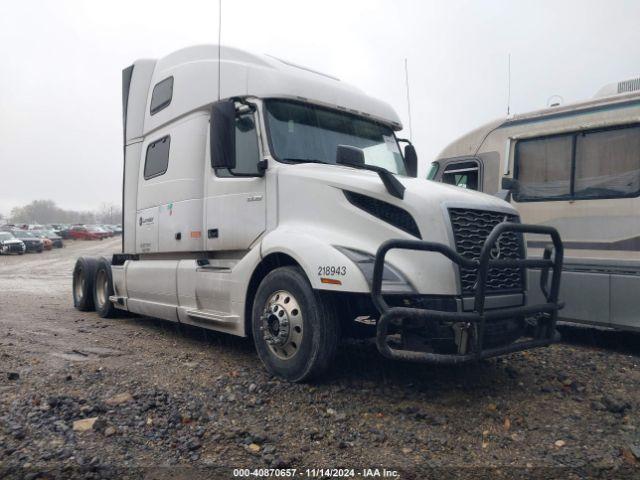  Salvage Volvo Vnl