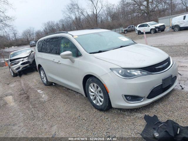  Salvage Chrysler Pacifica