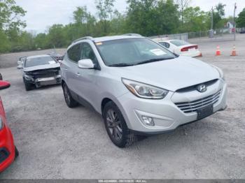  Salvage Hyundai TUCSON