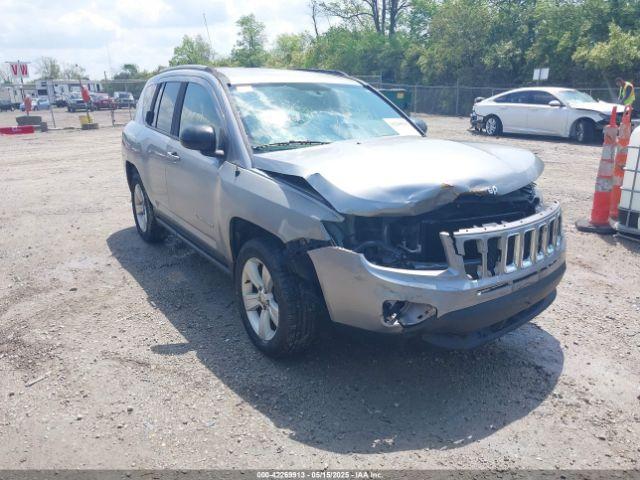  Salvage Jeep Compass