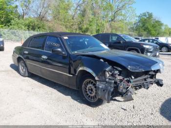 Salvage Lincoln Towncar