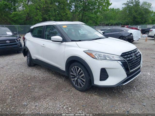  Salvage Nissan Kicks