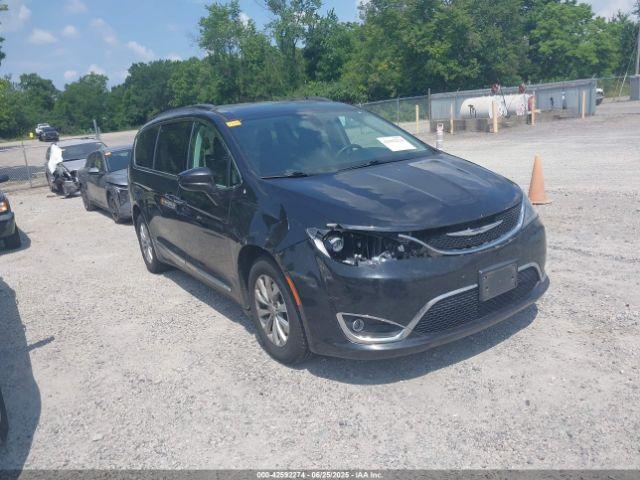  Salvage Chrysler Pacifica