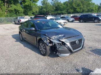  Salvage Nissan Altima