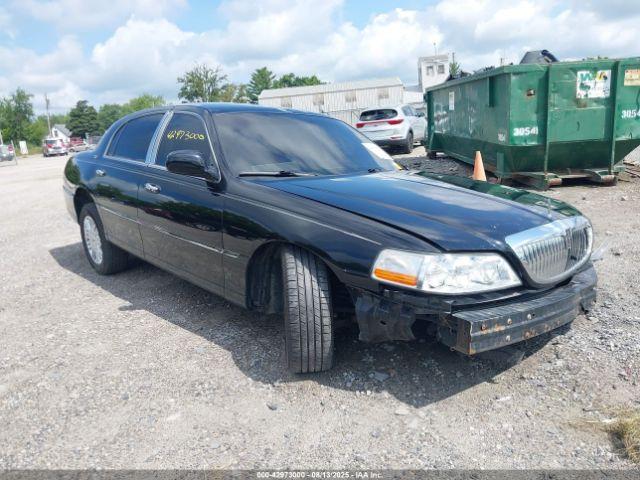 Salvage Lincoln Towncar