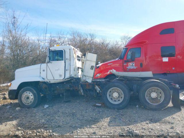 Freightliner Conventional Fld120 Image 10
