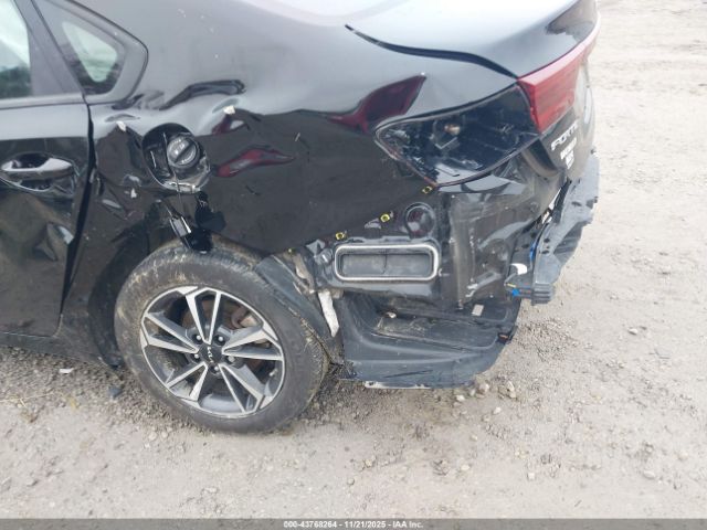 Kia Forte Lxs Image 12