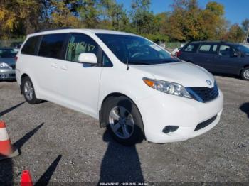  Salvage Toyota Sienna