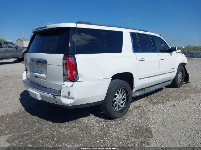 GMC Yukon Denali Image 3