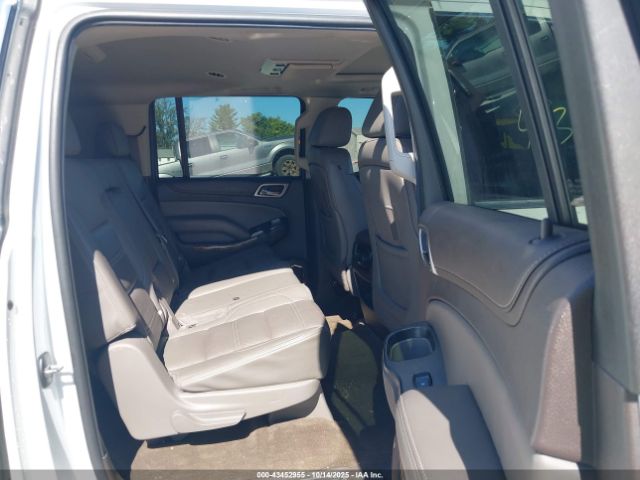 GMC Yukon Denali Image 6