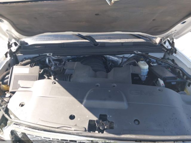 GMC Yukon Denali Image 17