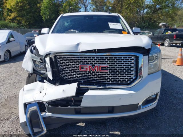 GMC Yukon Denali Image 11