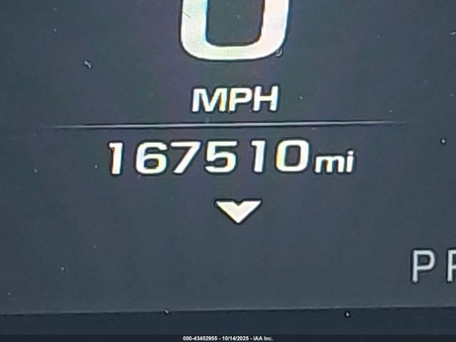 GMC Yukon Denali Image 10