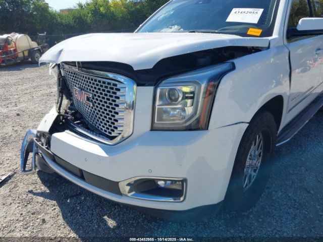 GMC Yukon Denali Image 15