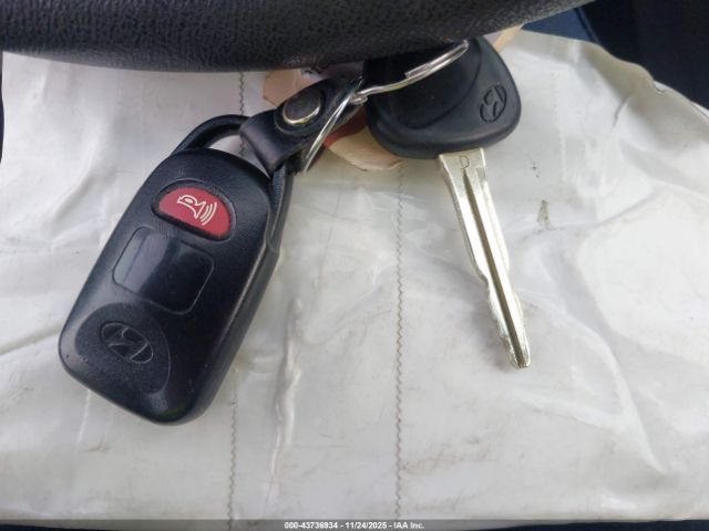 Hyundai ELANTRA Blue Image 8