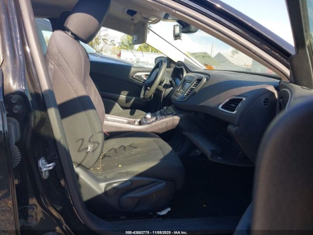 Chrysler 200 Limited Image 14