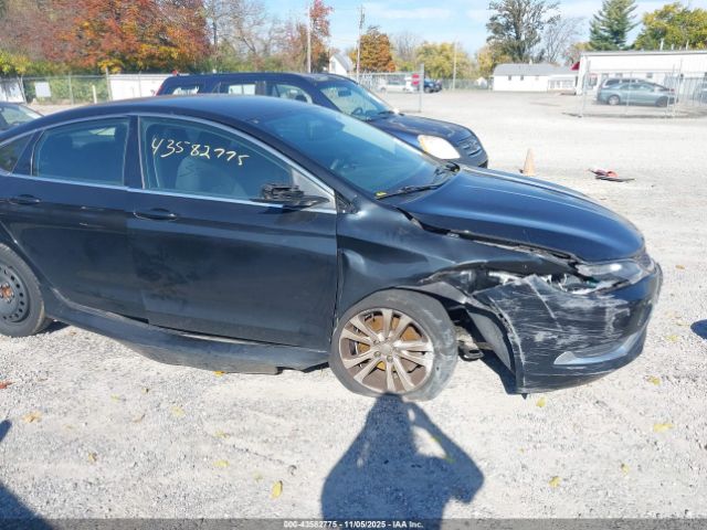 Chrysler 200 Limited Image 4