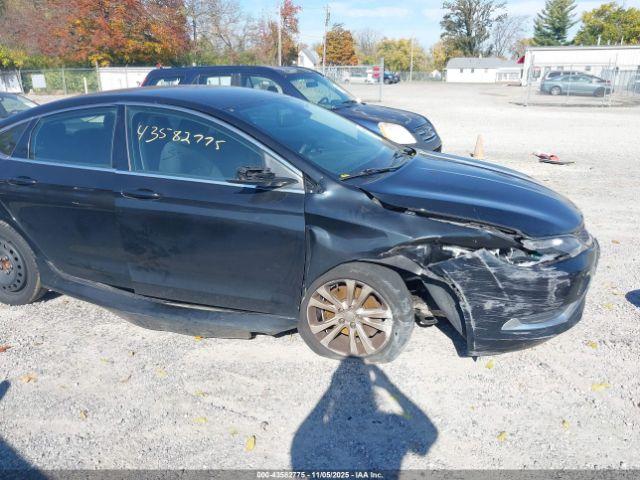 Chrysler 200 Limited Image 4