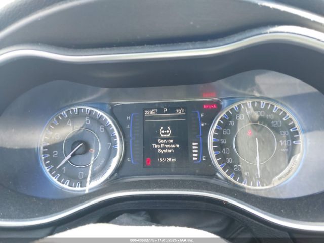 Chrysler 200 Limited Image 8