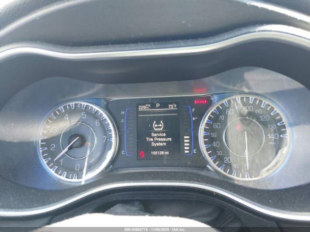 Chrysler 200 Limited Image 8