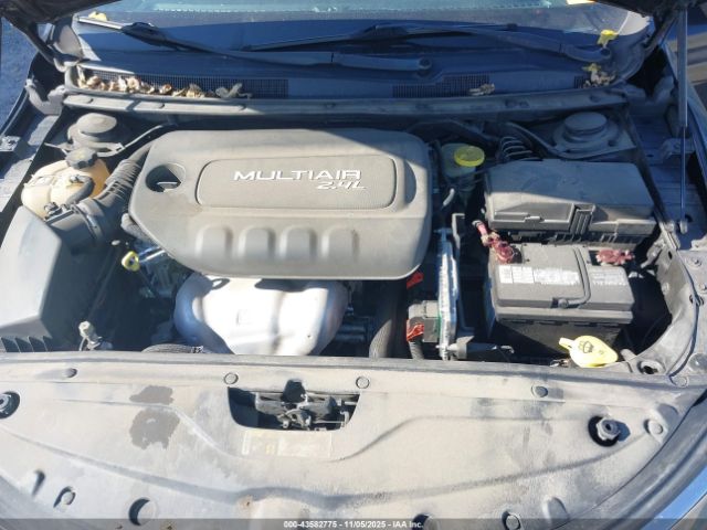 Chrysler 200 Limited Image 12