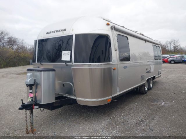 Airstream Flying Cloud Image 3