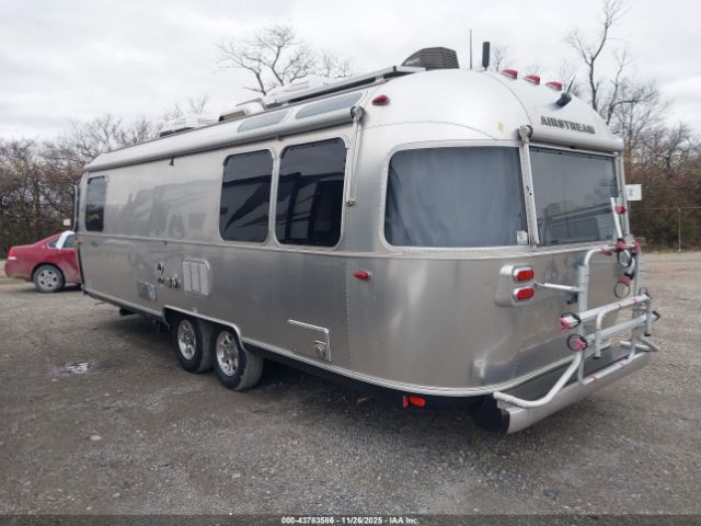 Airstream Flying Cloud Image 14
