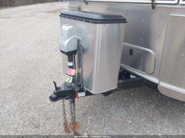 Airstream Flying Cloud Image 9