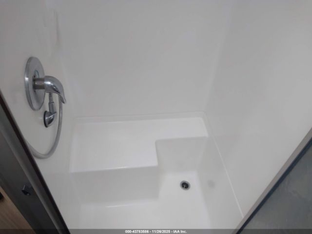 Airstream Flying Cloud Image 11