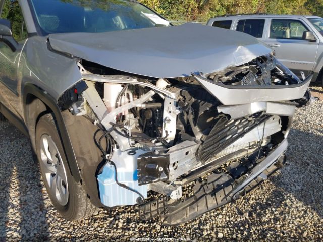 Toyota RAV4 Le Image 7