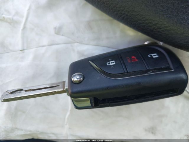 Toyota RAV4 Le Image 15