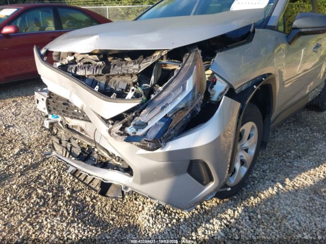 Toyota RAV4 Le Image 17