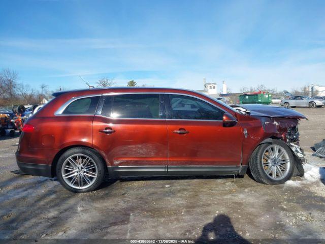 Lincoln MKT Ecoboost Image 17