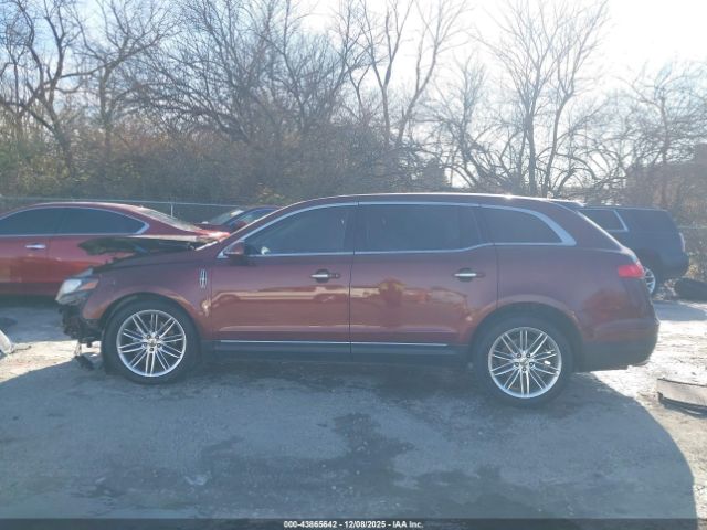 Lincoln MKT Ecoboost Image 14