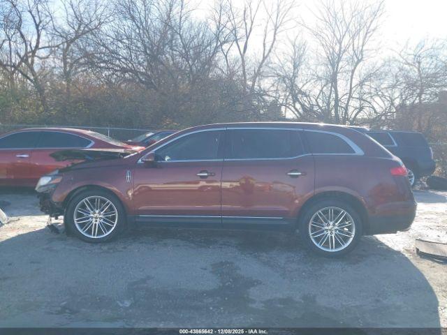 Lincoln MKT Ecoboost Image 14