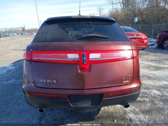 Lincoln MKT Ecoboost Image 12