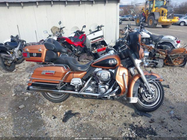 Harley-Davidson Flhtcui 105th Anniversary Edition Image 2