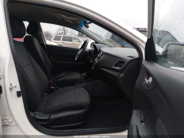 Hyundai ACCENT Se Image 3