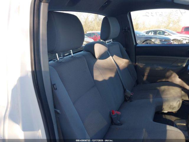 Toyota Tacoma Image 9