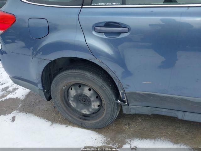 Subaru Outback 2.5i Image 11