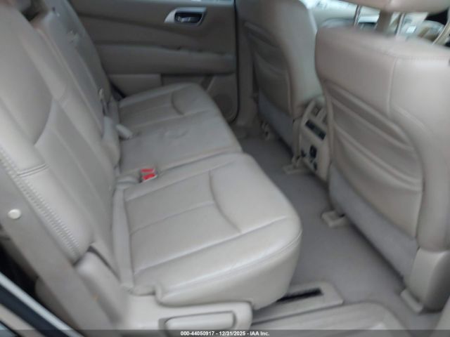 Nissan Pathfinder Platinum Image 2