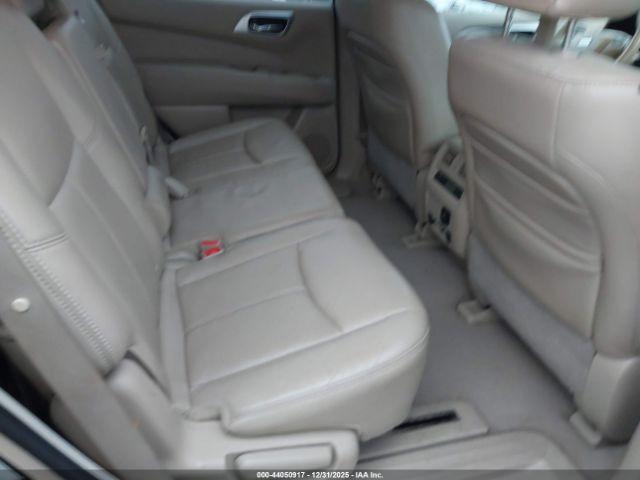 Nissan Pathfinder Platinum Image 2