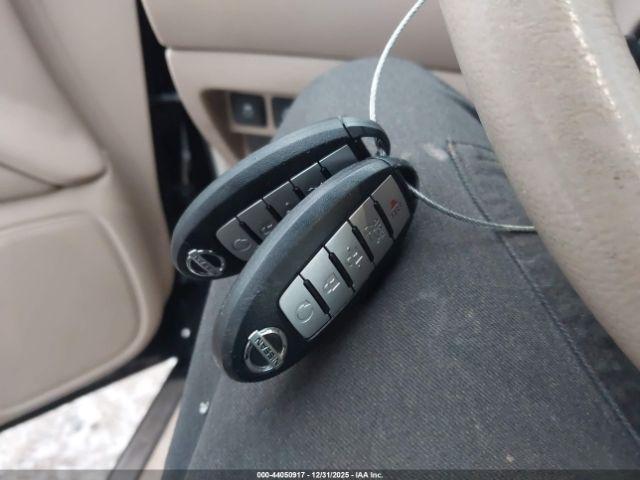 Nissan Pathfinder Platinum Image 3