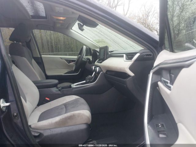 Toyota RAV4 Xle Image 8