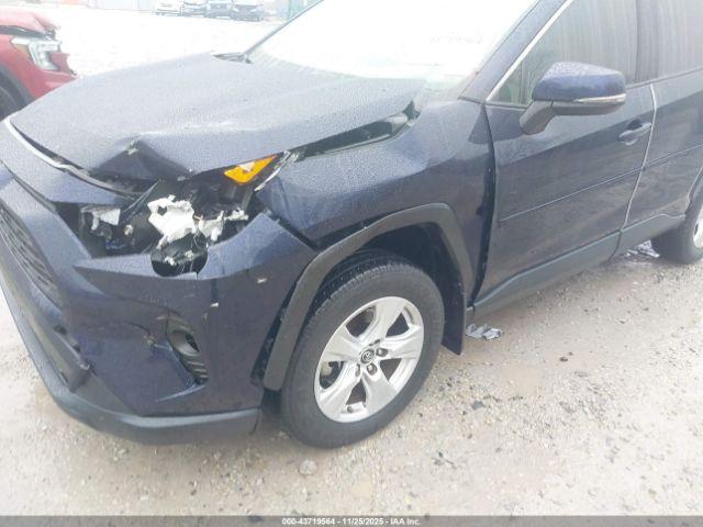 Toyota RAV4 Xle Image 14