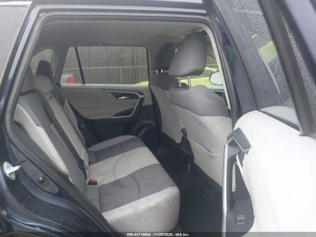 Toyota RAV4 Xle Image 10