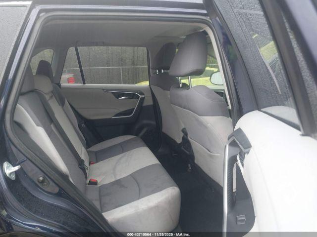 Toyota RAV4 Xle Image 10