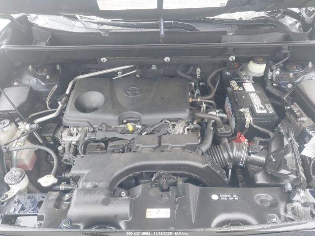 Toyota RAV4 Xle Image 3