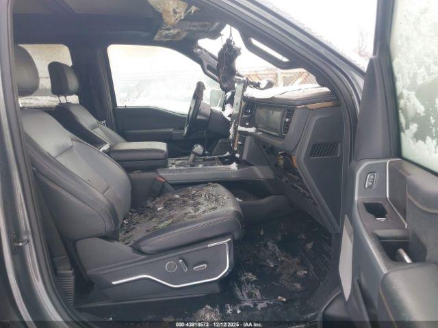 Ford F-150 Lariat Image 2